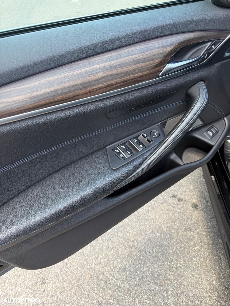 BMW Seria 5 530i xDrive AT - 12
