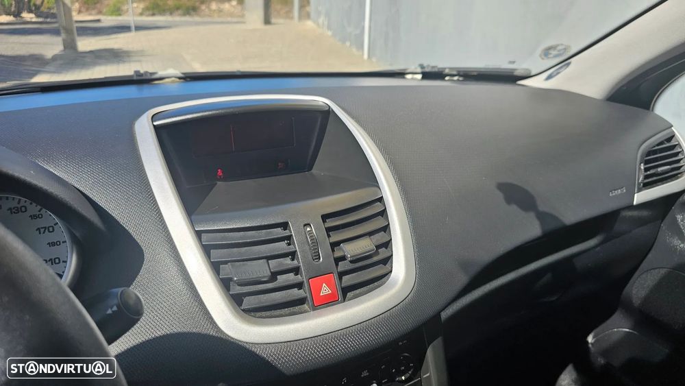 Peugeot 207 - 23