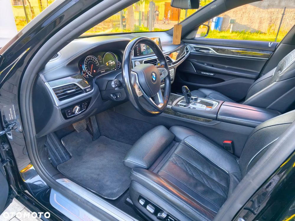 BMW Seria 7 750Li xDrive - 12