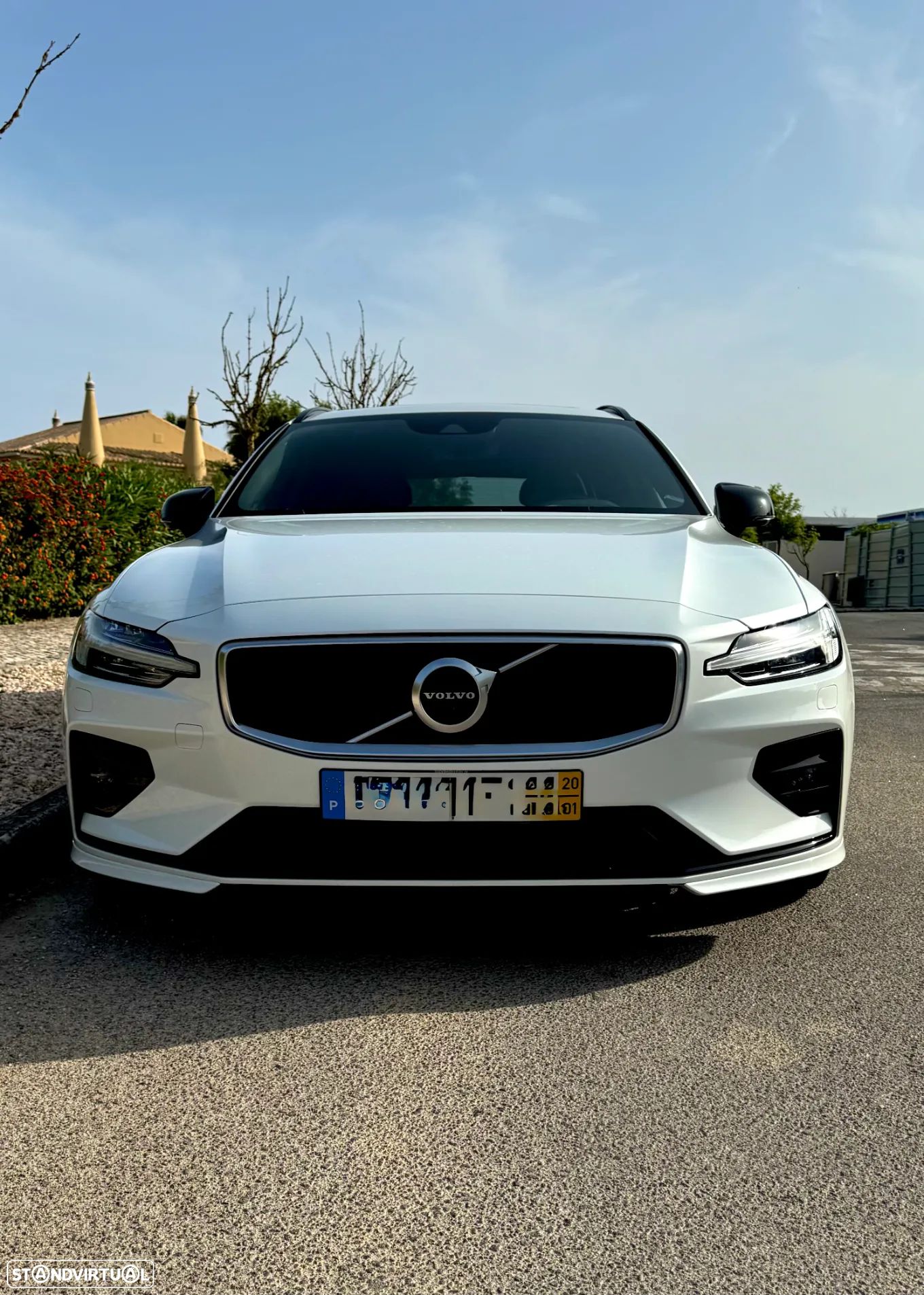 Volvo V60 2.0 D4 R-Design Geartronic - 1