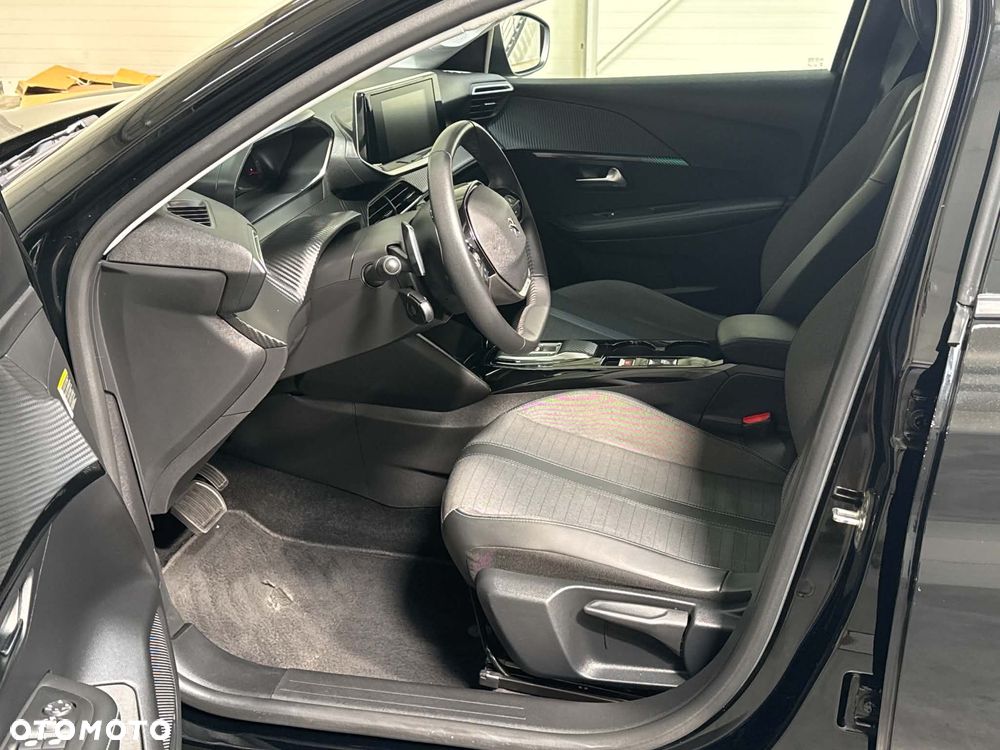 Peugeot 208 PureTech 100 EAT8 Allure - 5