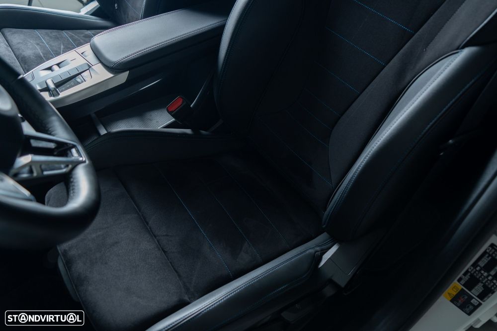 BMW iX1 eDrive20 Pack Desportivo M - 14