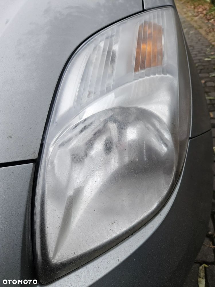 Toyota Yaris II 2 06-11 lampa przód przednia  prawa lewa EU - 1