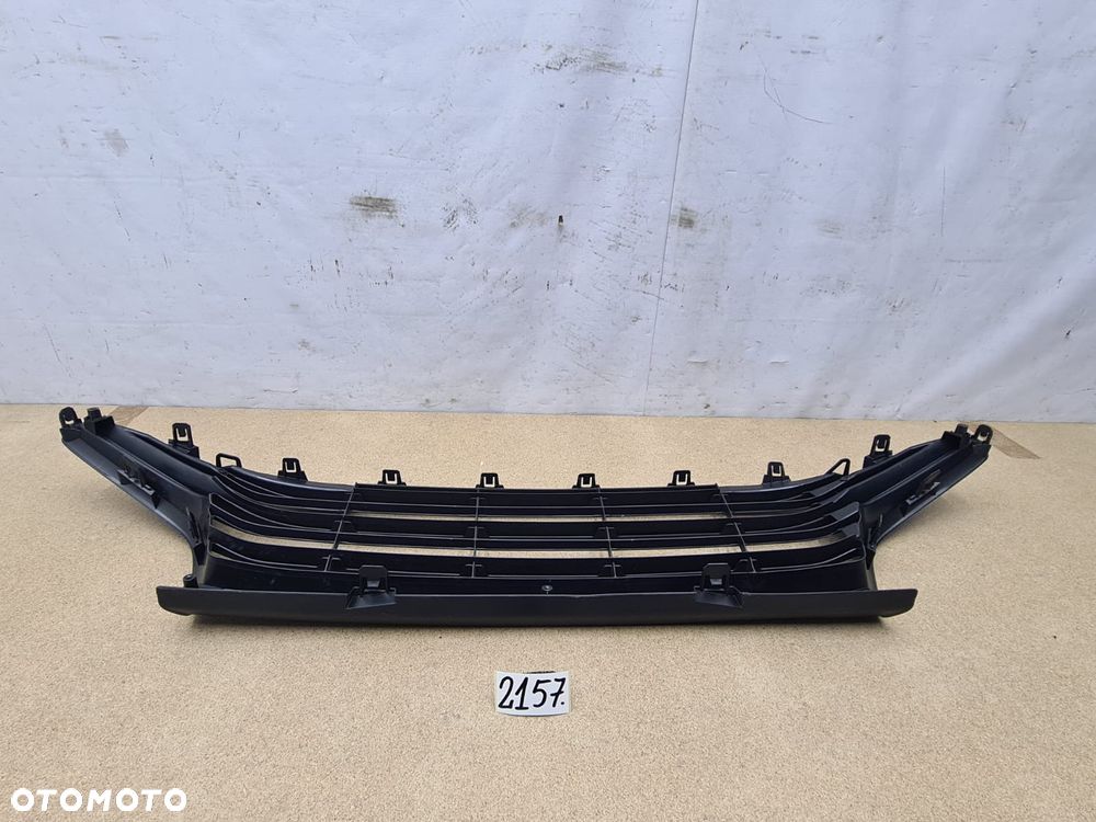 Toyota Yaris 4 IV od 20r 531120D810 atrapa kratka środkowa zderzaka przód - 6