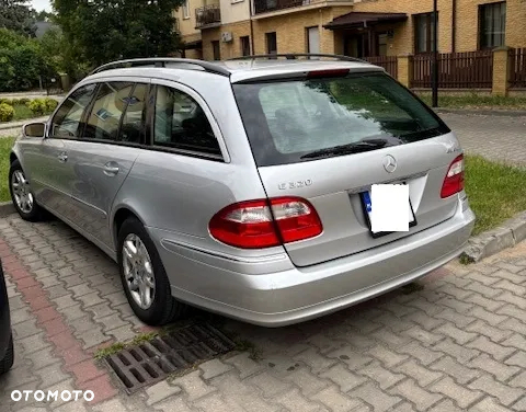 Mercedes-Benz Klasa E 320 4-Matic T Classic - 6