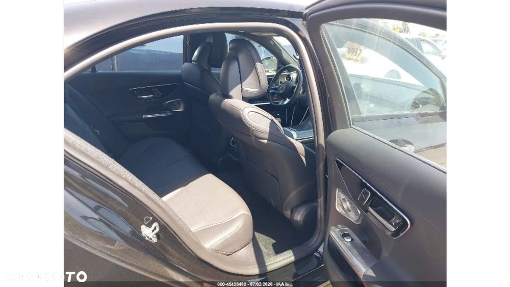 Mercedes-Benz Klasa C 300 4Matic 9G-TRONIC AMG Line - 11