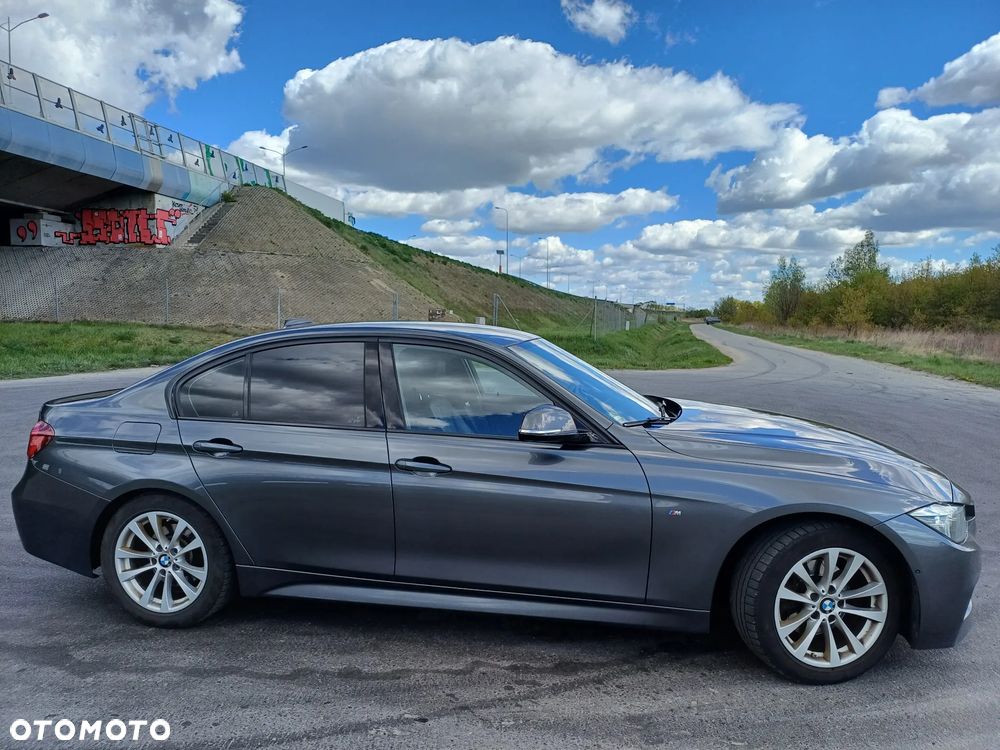BMW Seria 3 320d M Sport - 8