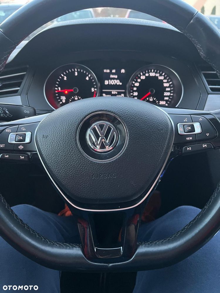 Volkswagen Passat - 8