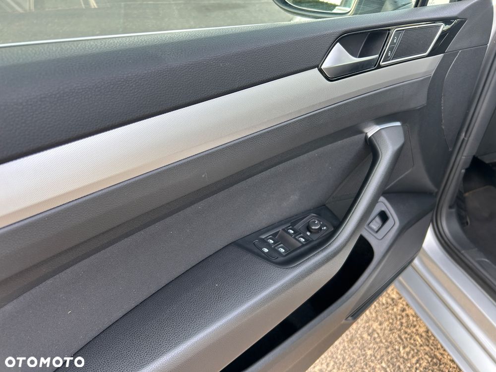Volkswagen Passat 2.0 TDI SCR Comfortline - 21