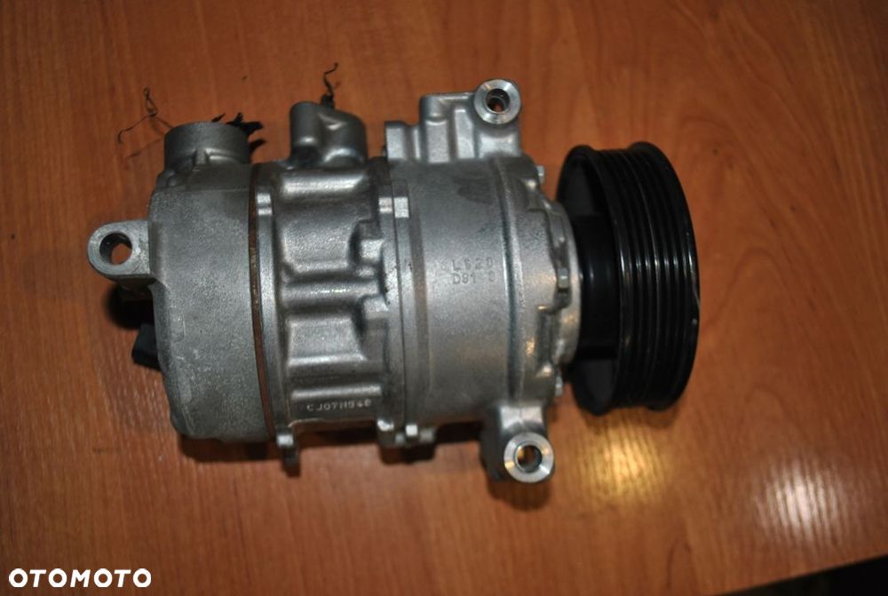Sprężarka klimatyzacji VW Golf VII 5Q8820803F - 2