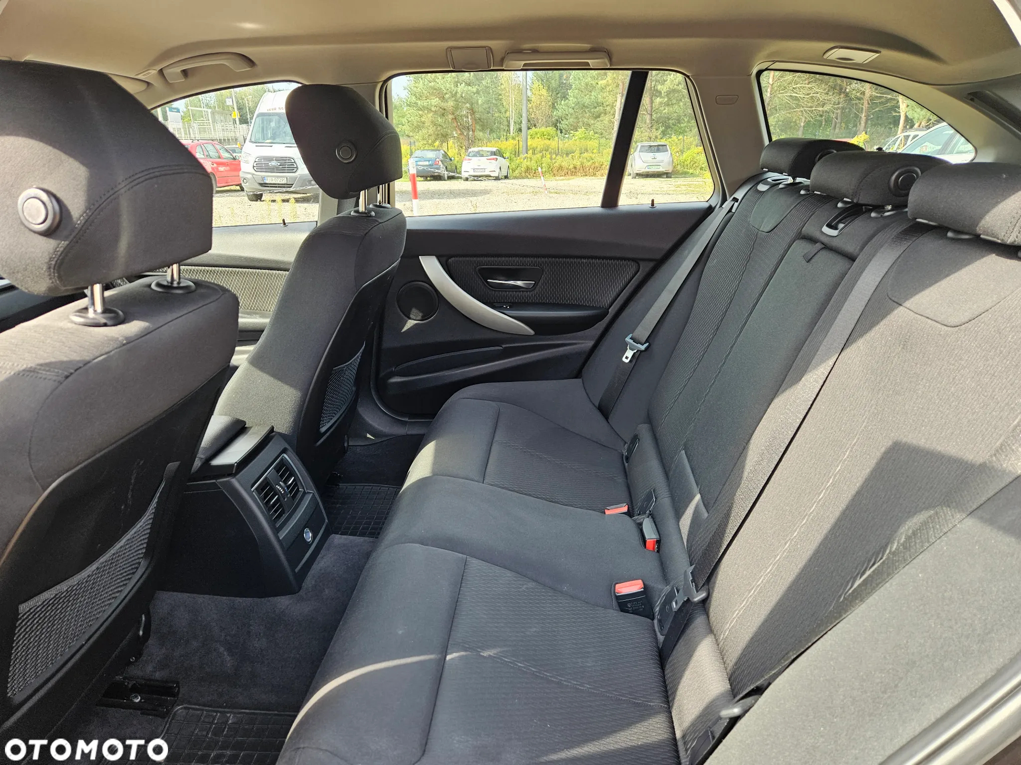 BMW Seria 3 330d xDrive - 14