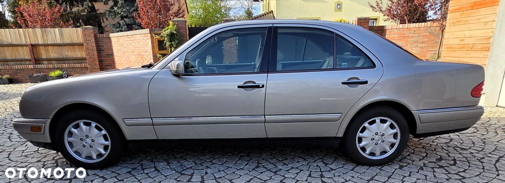 Mercedes-Benz Klasa E - 27