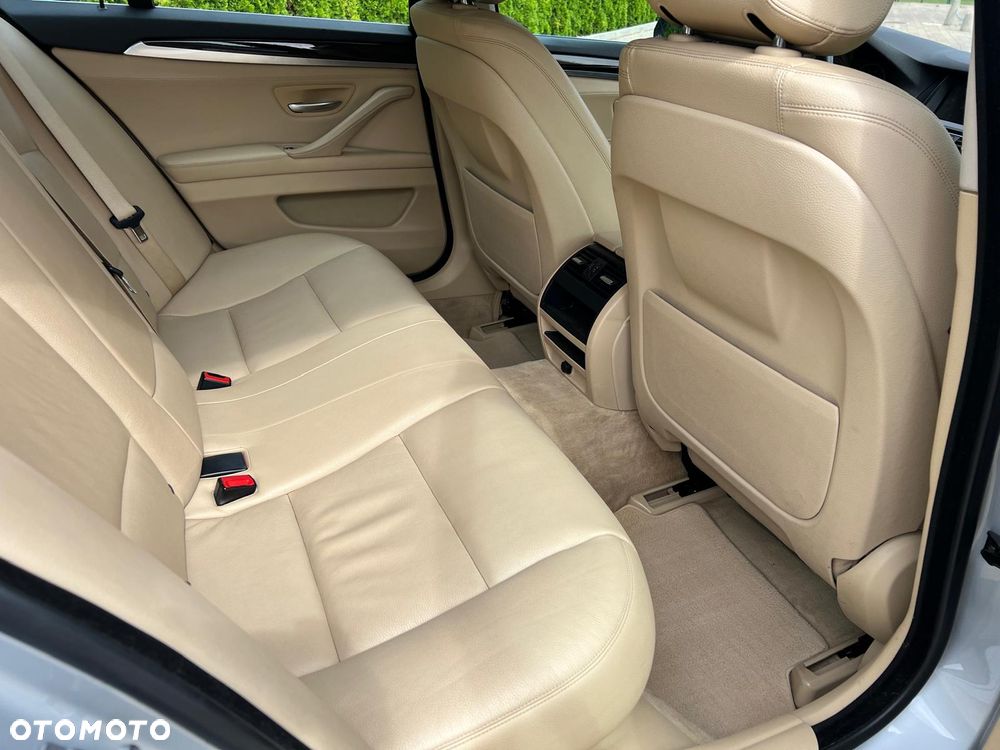 BMW Seria 5 535i xDrive - 17