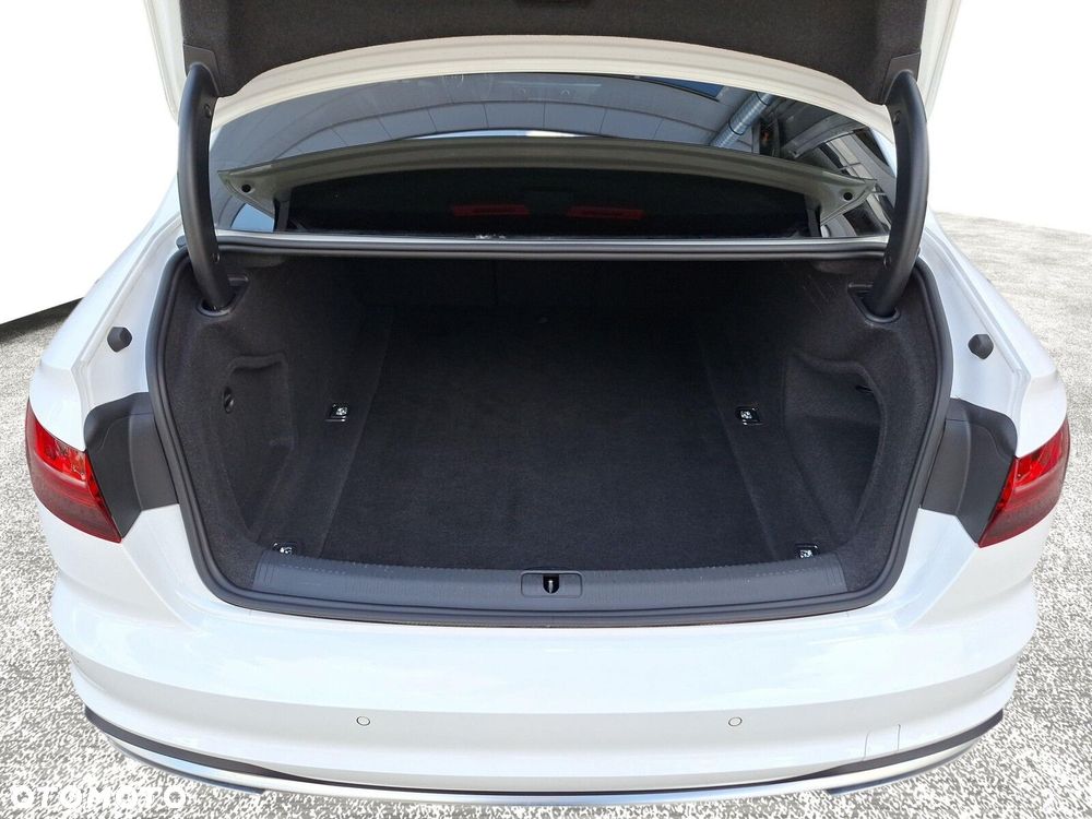 Audi A4 Limousine - 30