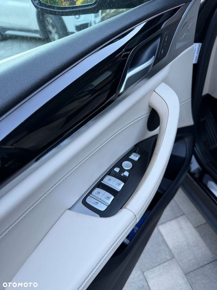 BMW X3 xDrive20d Luxury Line - 22