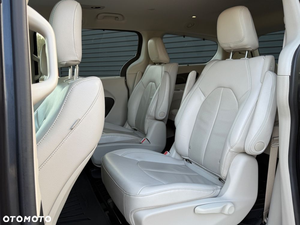 Chrysler Pacifica - 27