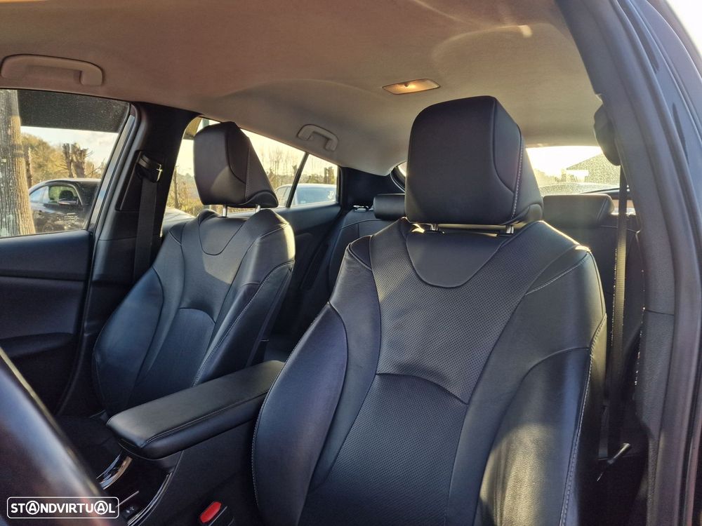 Toyota Prius 1.8 Plug-In Luxury+Pele - 11