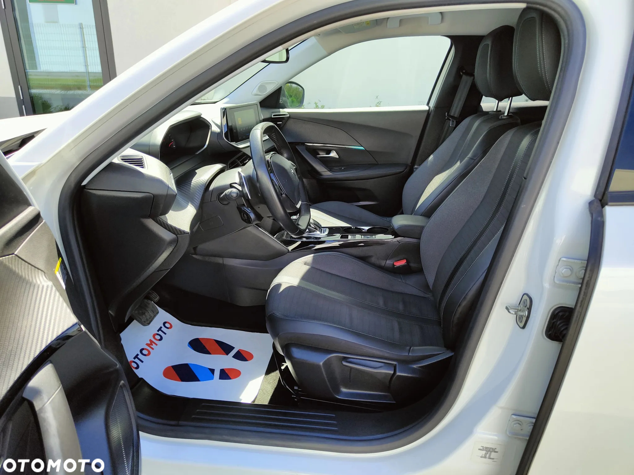 Peugeot 2008 1.5 BlueHDi Allure S&S EAT8 - 15