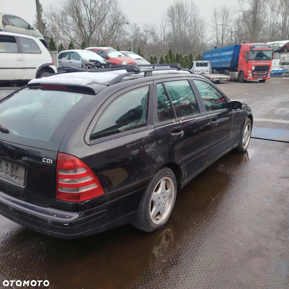 Mercedes C 220 na części . - 9