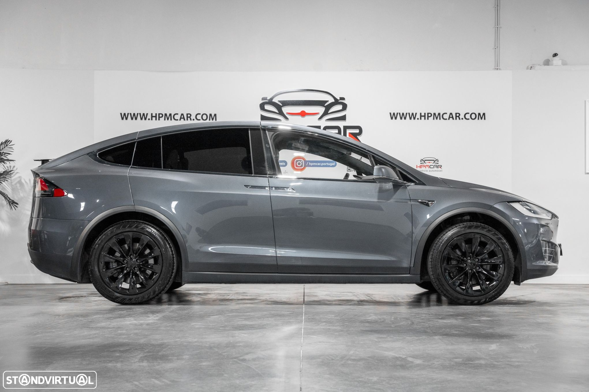 Tesla Model X - 5