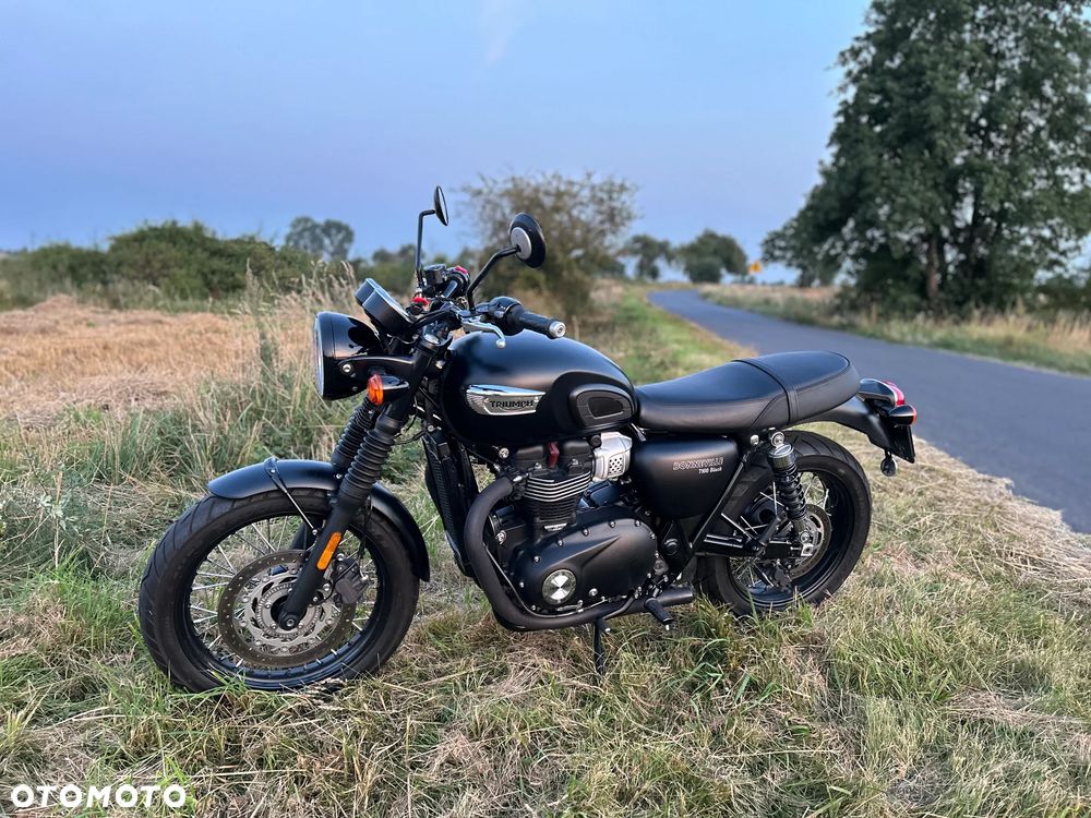 Triumph Bonneville - 4