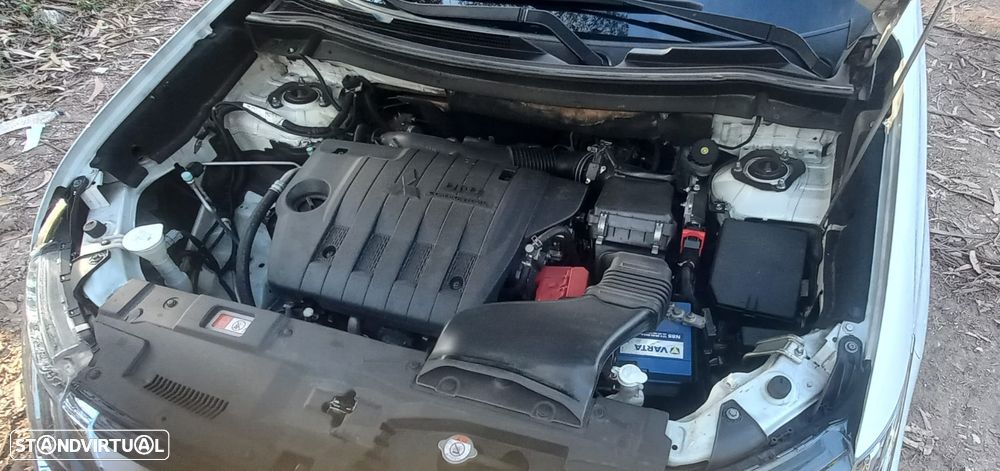 Mitsubishi Outlander 2.2 DI-D Intense - 29