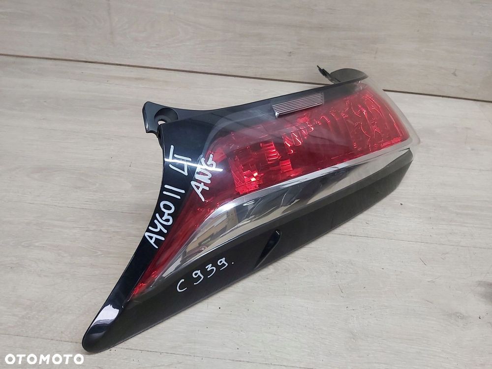 Toyota AYGO II lampa lewy tył UK - 3