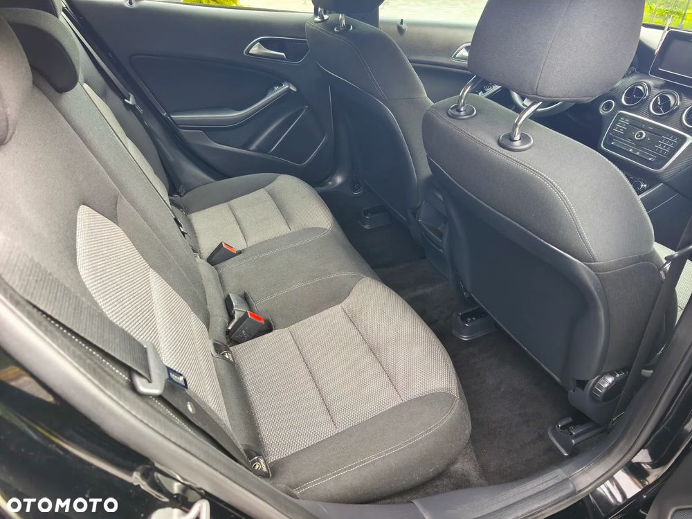 Mercedes-Benz GLA 180 StreetStyle - 19