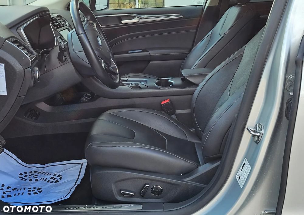 Ford Mondeo 2.0 Hybrid Titanium - 31