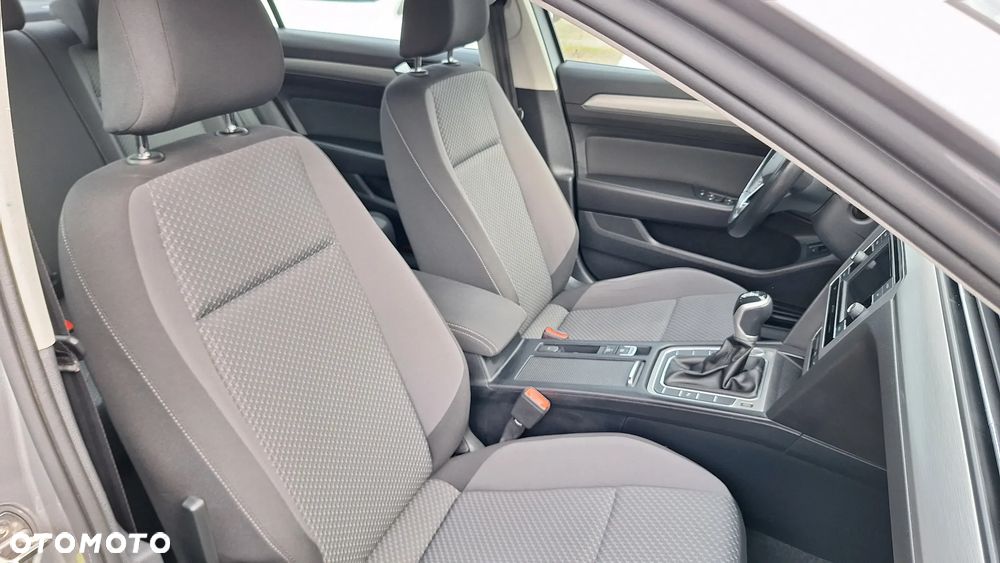 Volkswagen Passat - 12