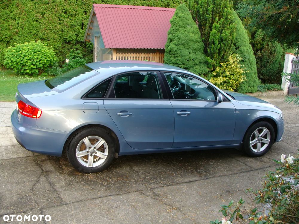 Audi A4 Limousine - 8
