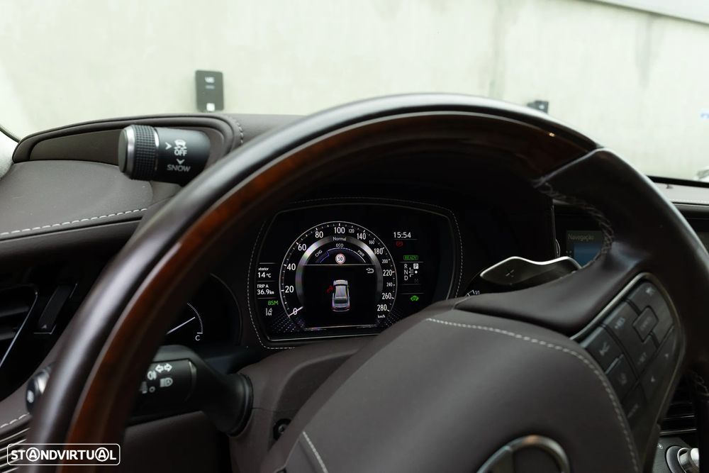 Lexus LS 500h Luxury Madeira Artesanal - 12