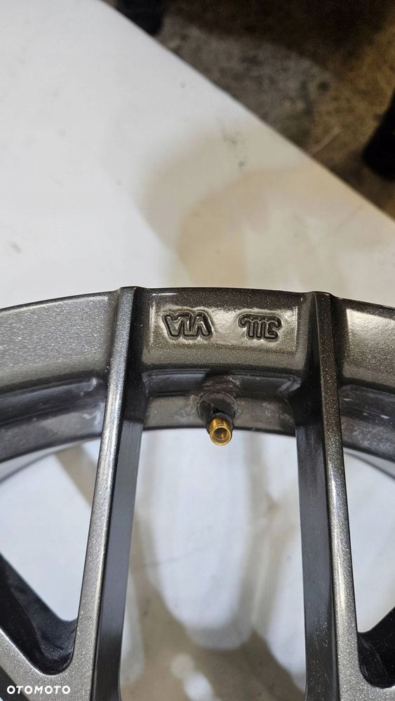 felga aluminiowa via sff02 20'' 8,5j et35 5x112 cb 66,6 - 4