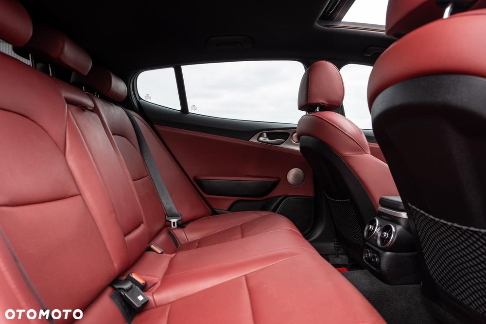 Kia Stinger - 13