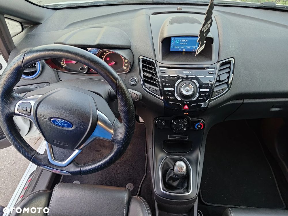 Ford Fiesta 1.6 EcoBoost ST - 21