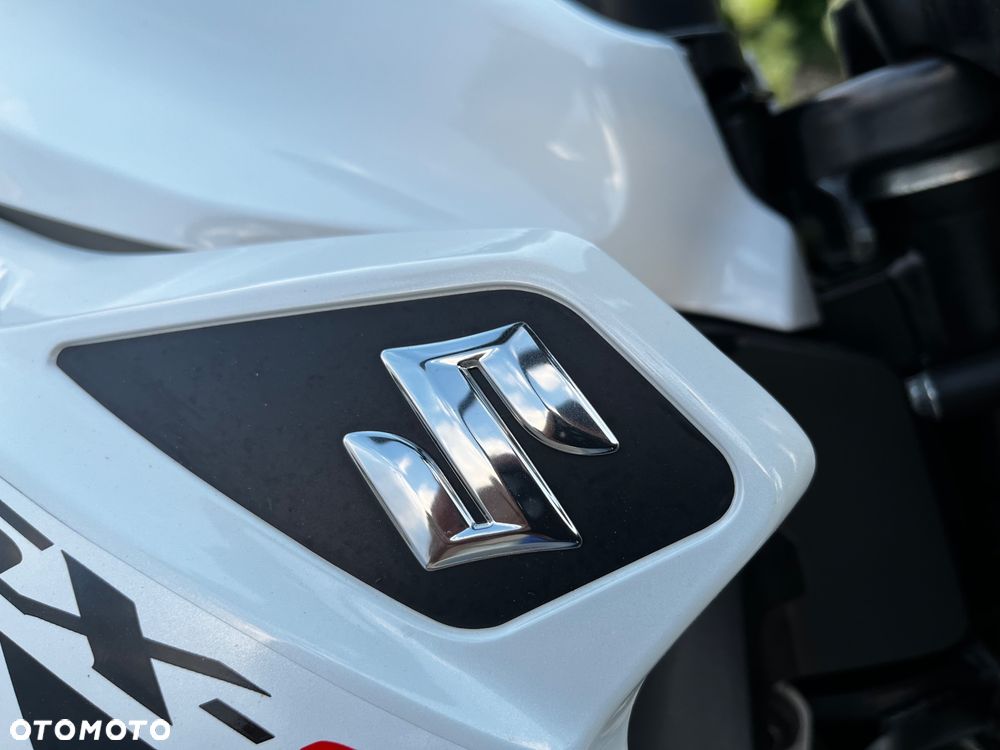 Suzuki GSX - 16