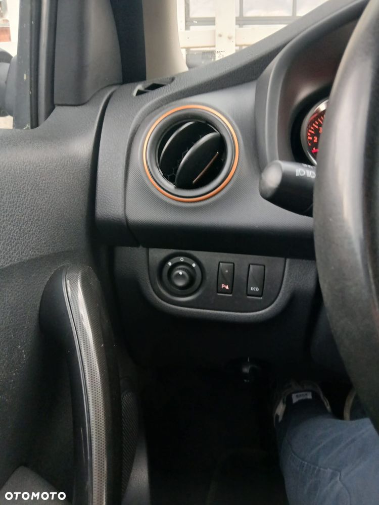 Dacia Logan TCe 90 S&S Stepway Celebration - 12