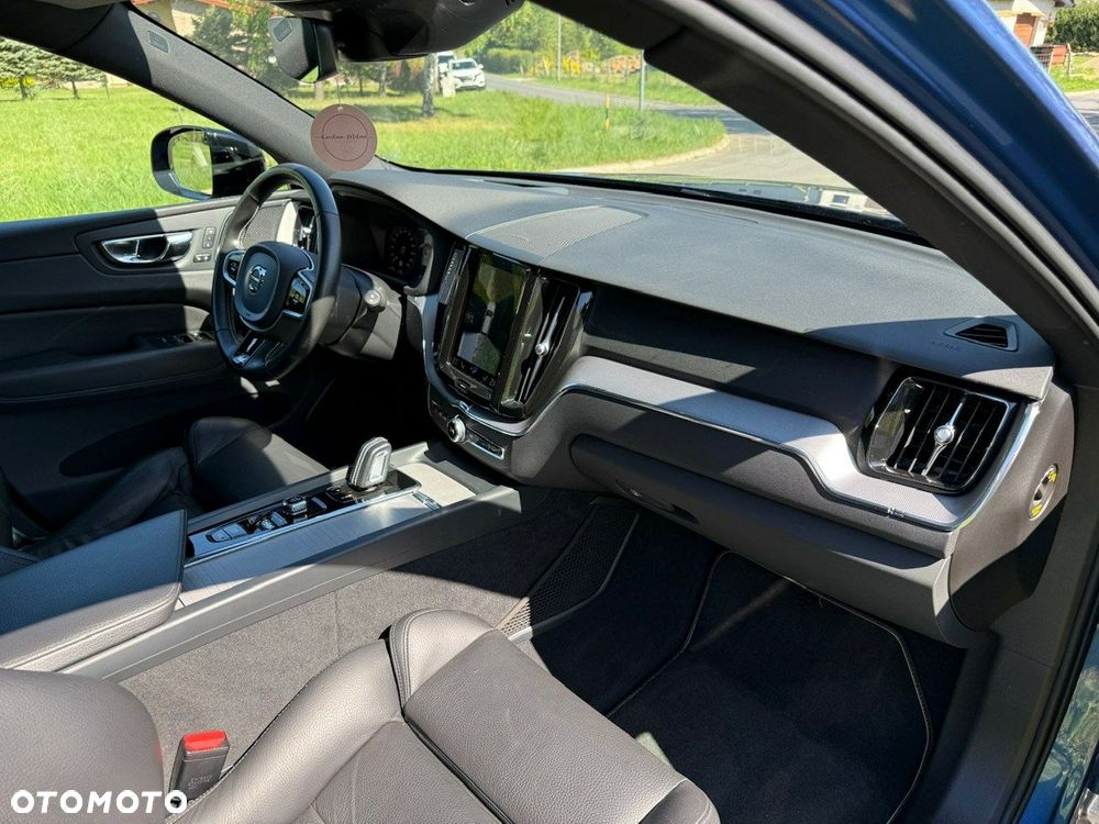 Volvo XC 60 D5 SCR AWD R-Design - 23