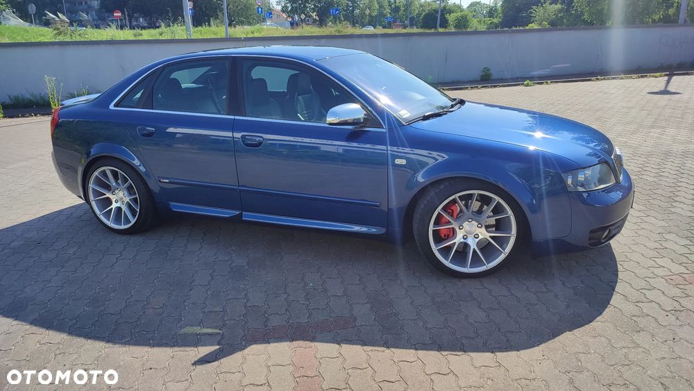 Audi A4 Limousine - 4