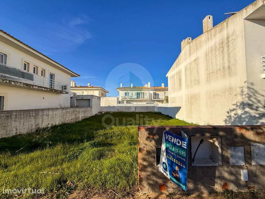 Terreno em Alhos Vedros - Grande imagem: 2/35