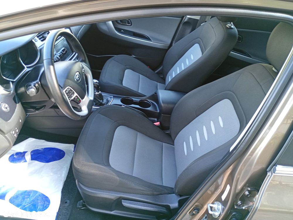 Kia Ceed 1.6 GDI Vision - 23