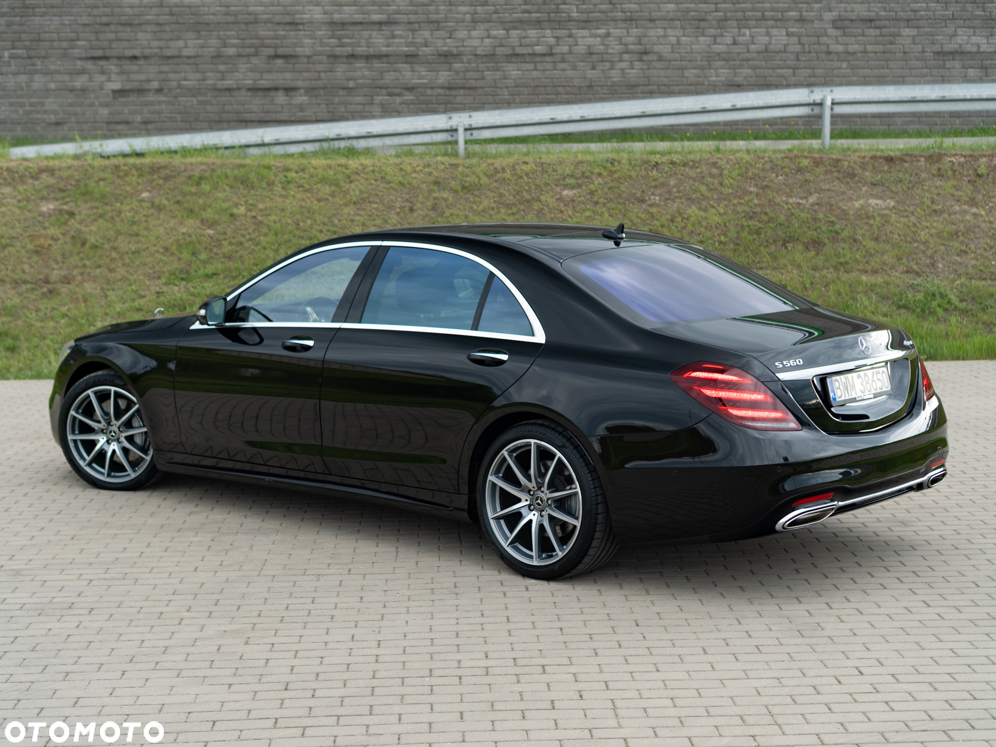Mercedes-Benz Klasa S 560 4-Matic L 9G-TRONIC - 3