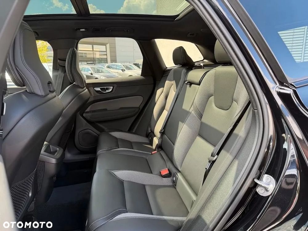 Volvo XC 60 B5 B AWD Plus Black Edition - 15