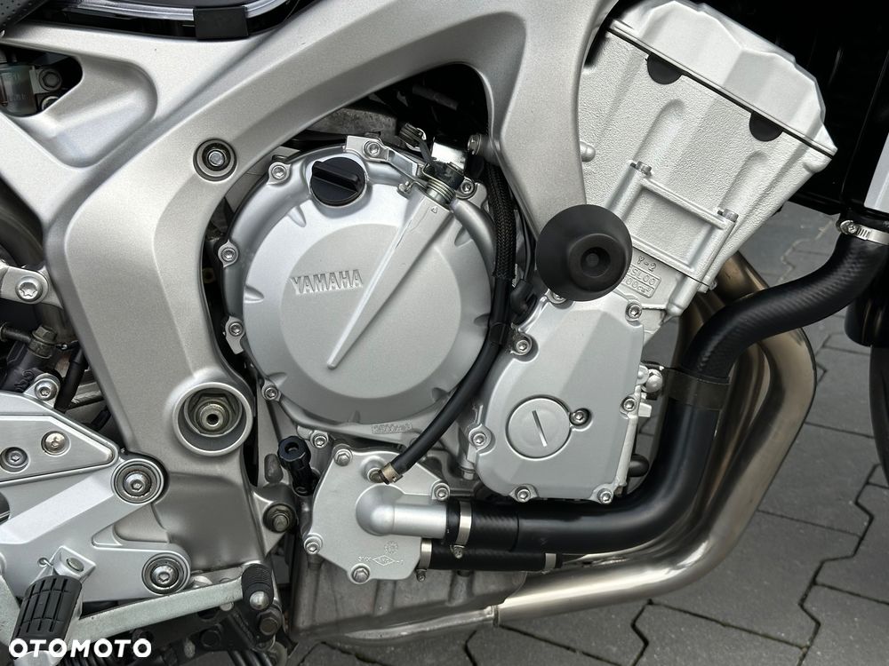 Yamaha FZ6 - 16