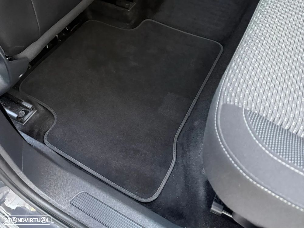 VW Touran 2.0 TDI Confortline - 37