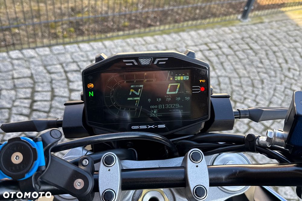 Suzuki GSX - 13