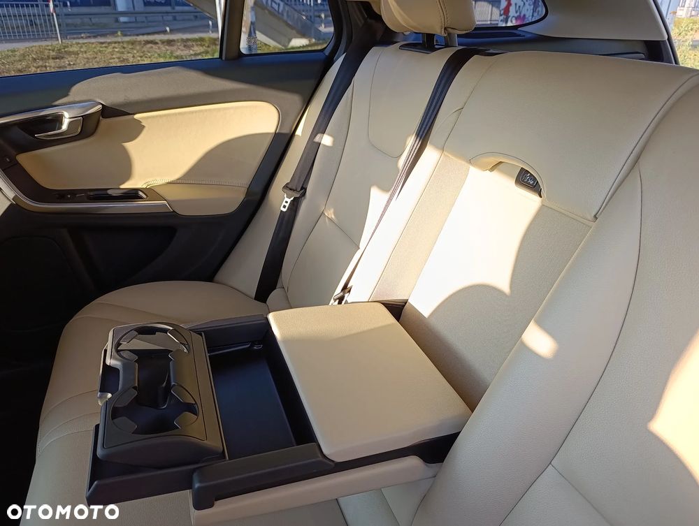Volvo V60 Cross Country T5 AWD Summum - 18