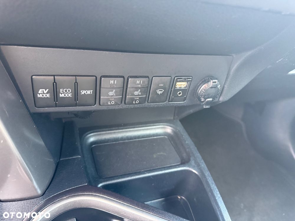 Toyota RAV4 Hybrid Silver 4x4 - 16