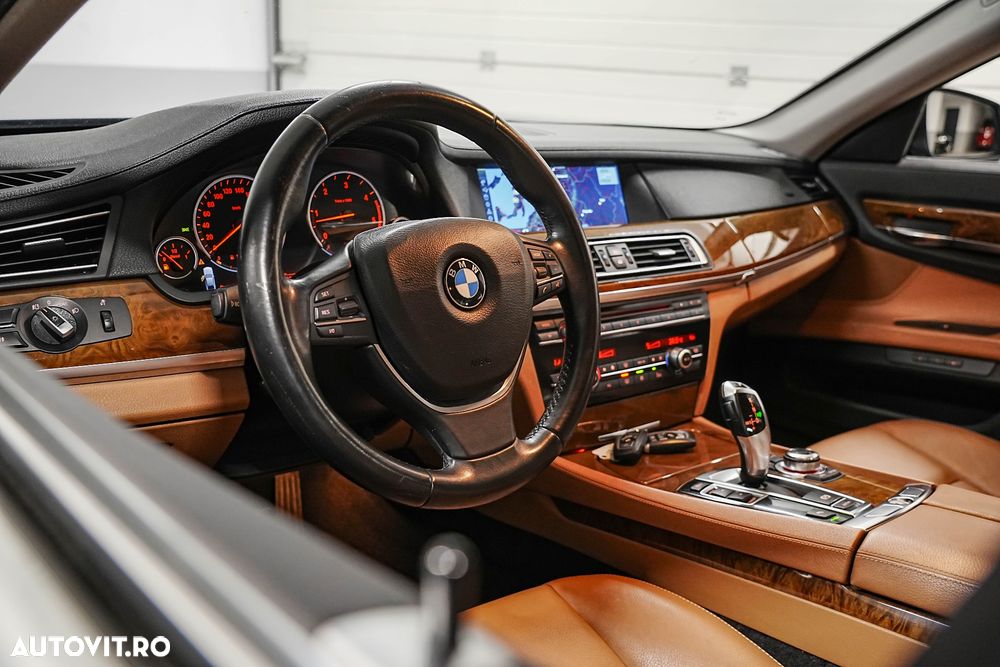 BMW Seria 7 730d - 25