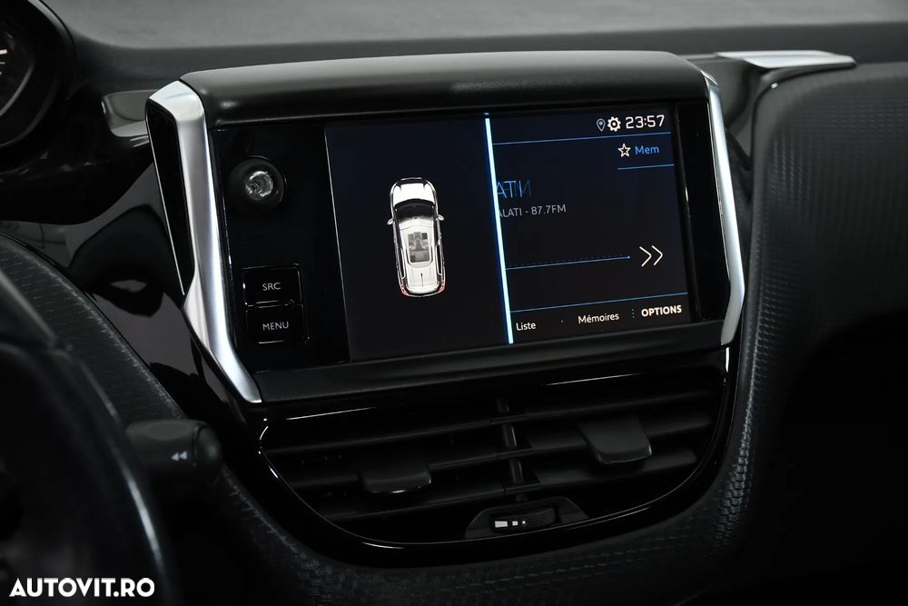 Peugeot 2008 PureTech 110 GPF Stop&Start EAT6 Signature - 16